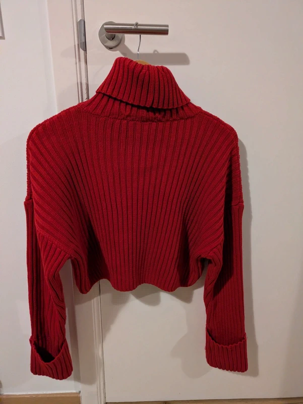 Pull rouge col roulé